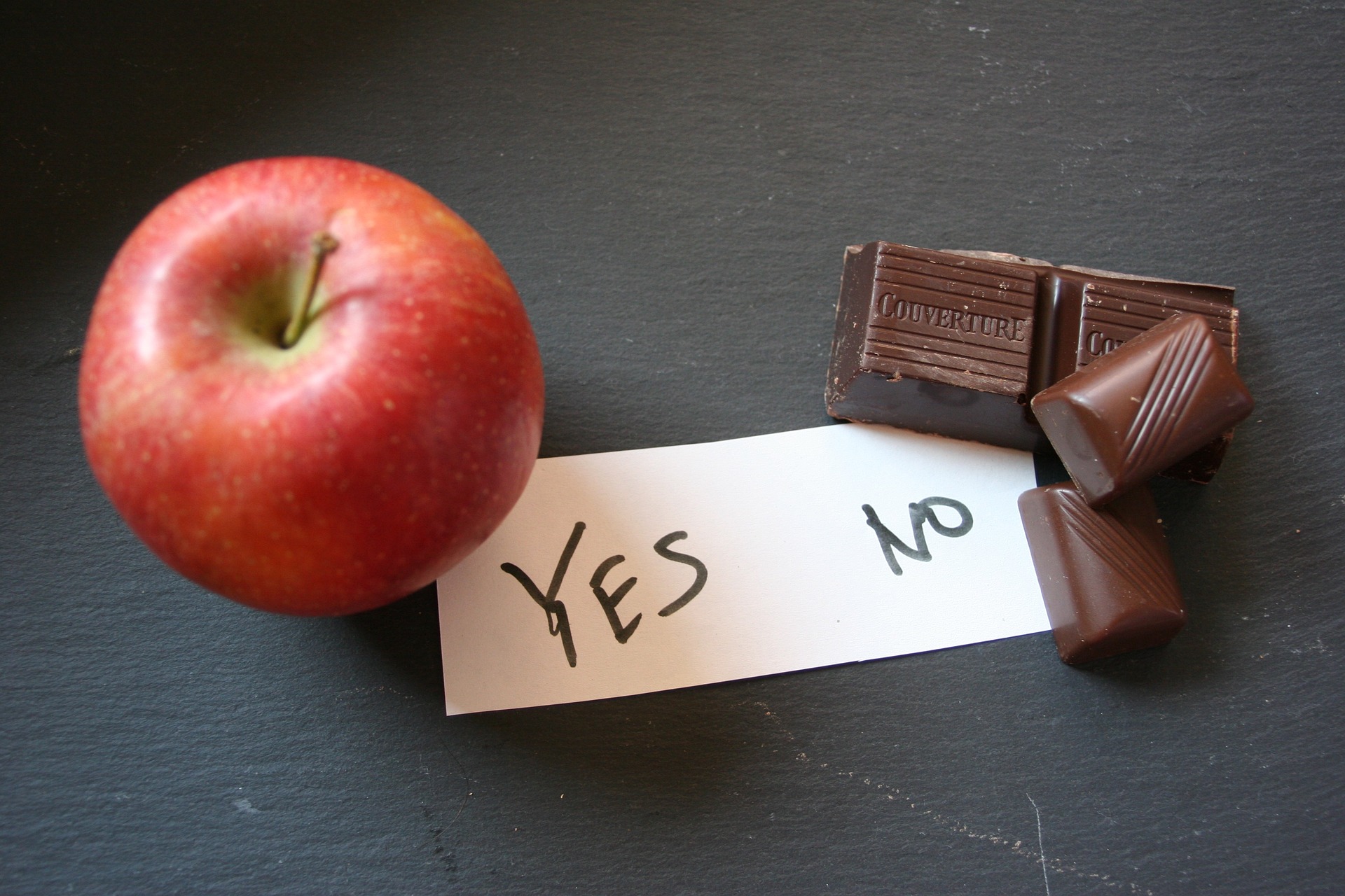 Essgewohnheiten ändern, Apfel statt Schokolade, alte Gewohnheit durch neue ersetzen